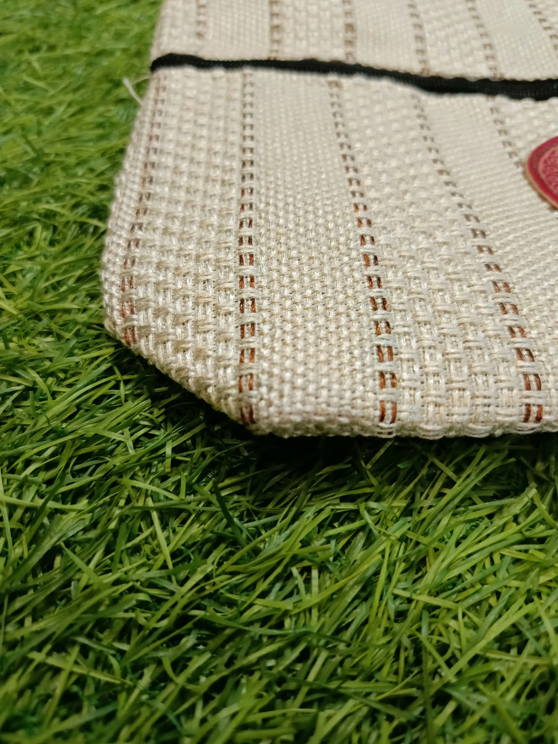 Women's everyday carry handbag made with jute - White - Image 2