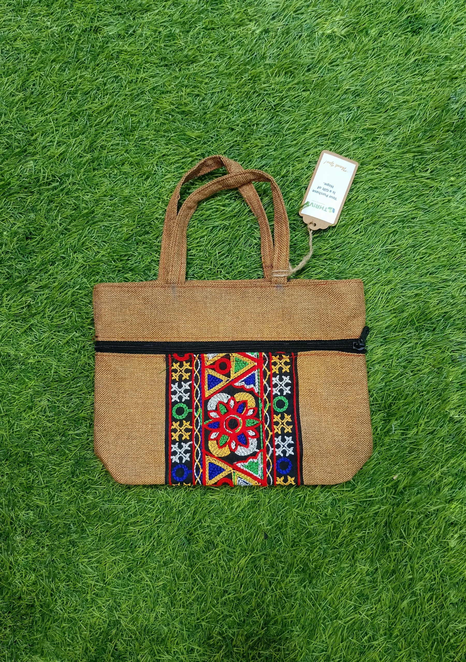 Women's everyday carry handbag made with jute + embroidery