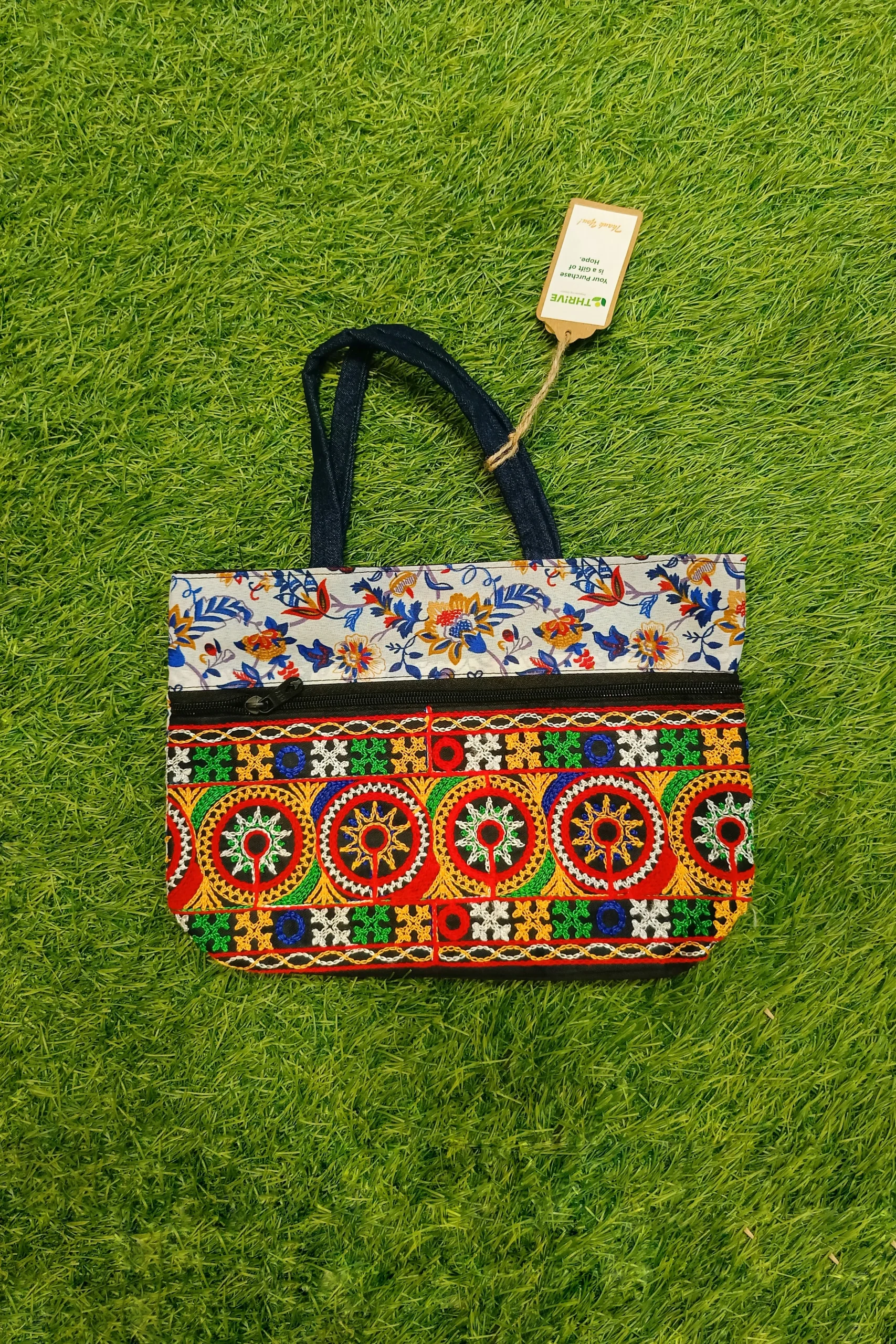 Women's everyday carry handbag made with jute + embroidery - White Multicolor Strap Design