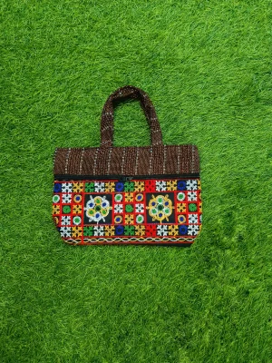 Women's everyday carry handbag made with jute + embroidery