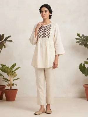 Comfortable Single Piece Women's Kurti for Everyday & Occasional Use - White with Printed Knots