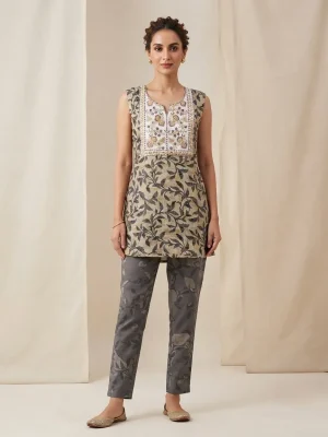 Comfortable Single Piece Women's Kurti for Everyday & Occasional Use  - Traditional Floral