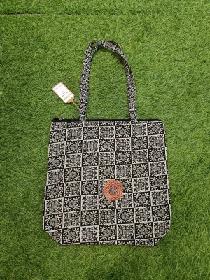 Women's everyday carry sidebag - Black Cube Style