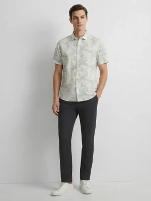 Men's Solid Regular Fit Casual Shirt with Spread Collar and Half Sleeves, Designed with a Clean Button Placket and Everyday Versatile Construction - Teal Vacation
